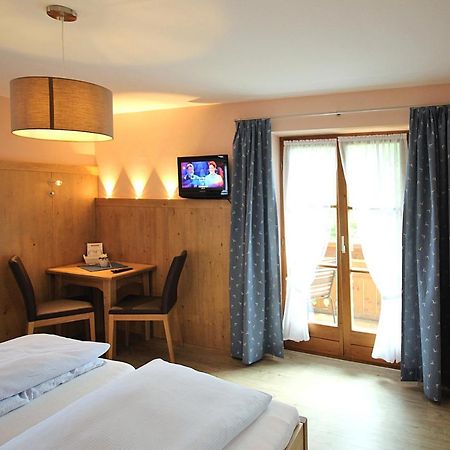 Gaestehaus Alpin - Inkl. Chiemgau-Karte Берґен Екстер'єр фото