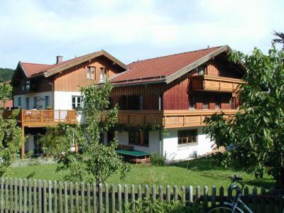 Gaestehaus Alpin - Inkl. Chiemgau-Karte Берґен Екстер'єр фото